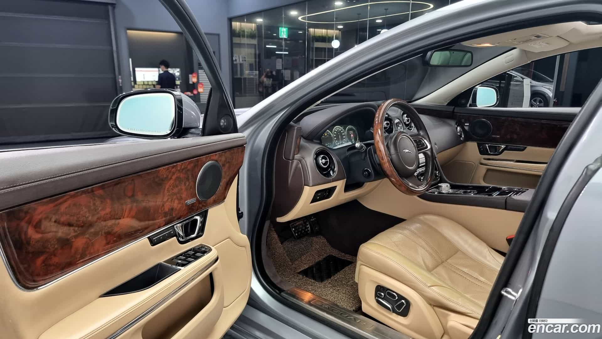 XJ Jaguar 2014.10-OPTION-015