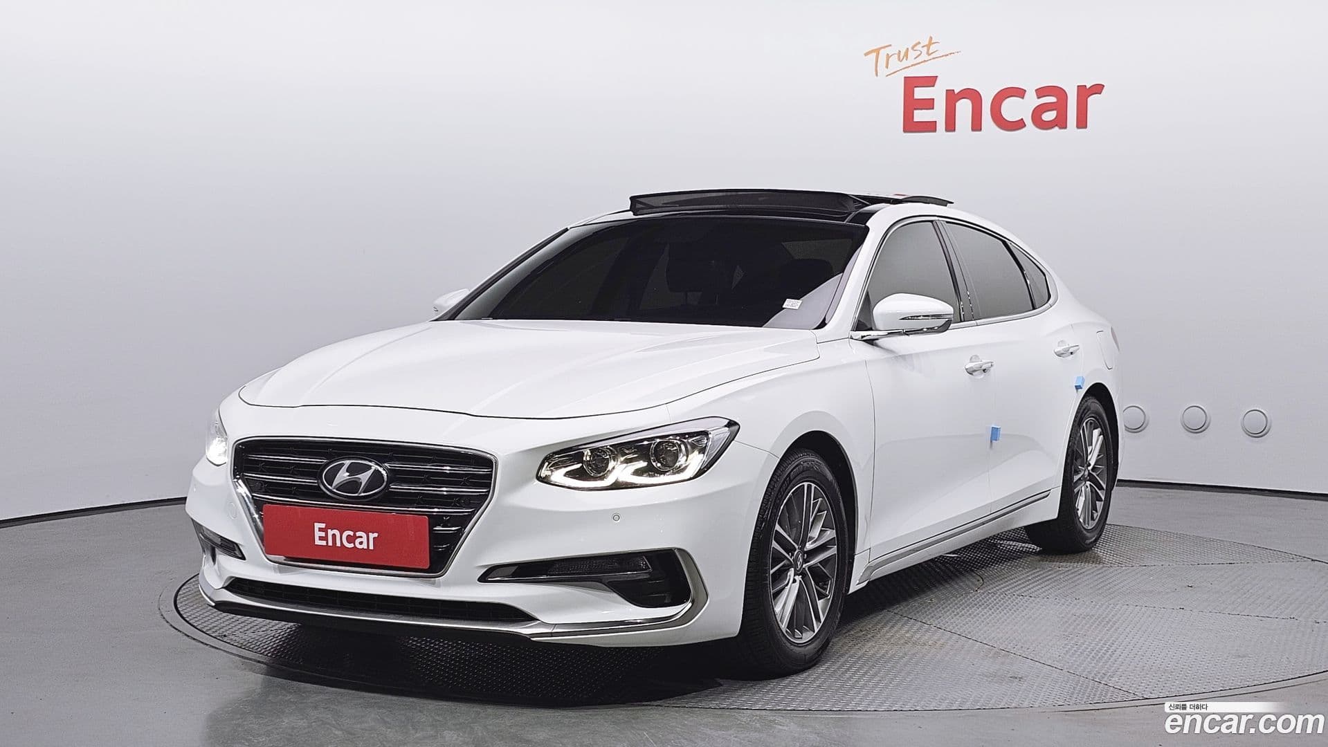 Main__Slider__Photo:Grandeur Hyundai 2017.10-0