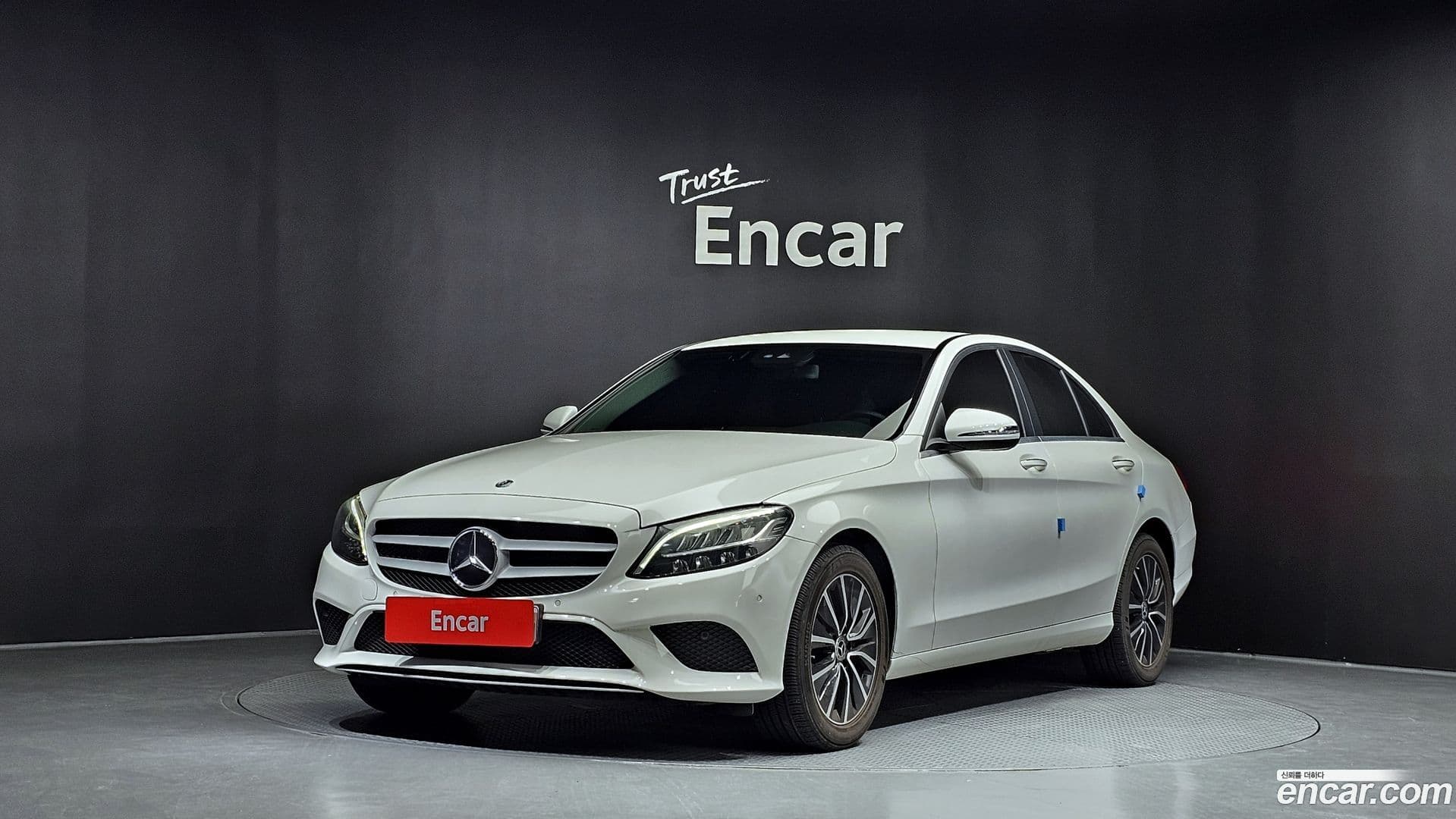 Main__Slider__Photo:C-Class Mercedes-Benz 2019.8-0