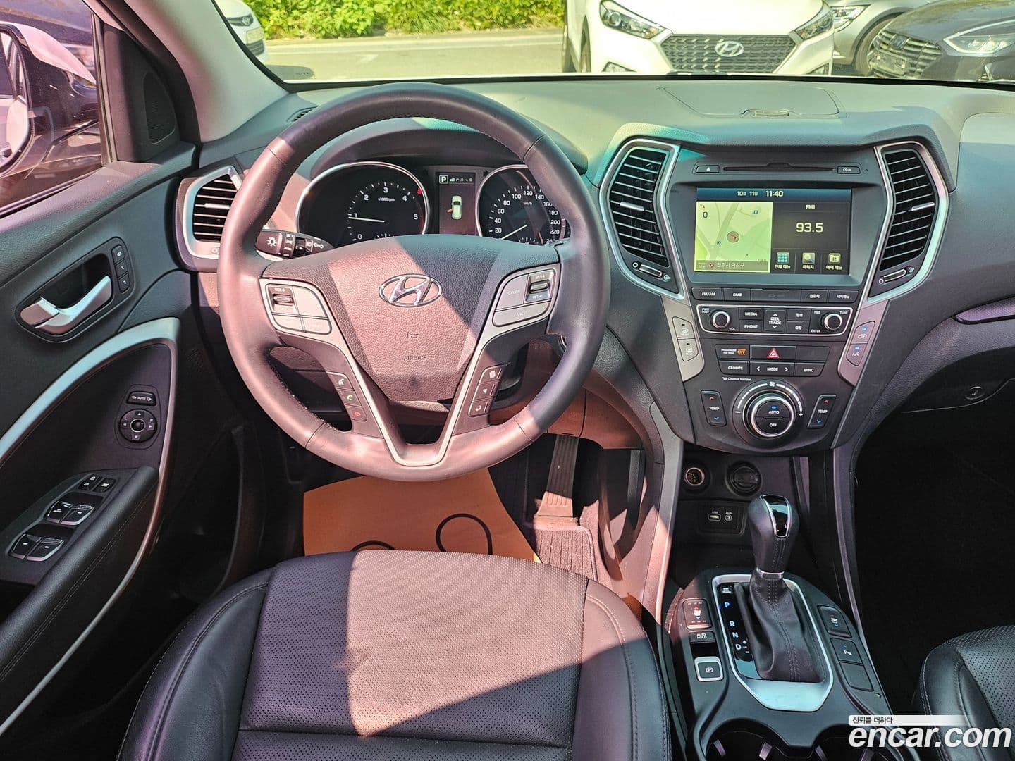 Main__Slider__Photo:Santafe Hyundai 2016.1-15
