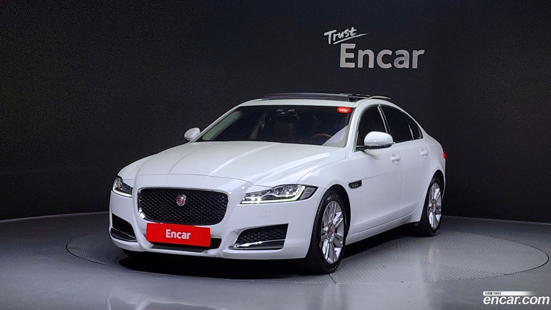 Main__Slider__Photo:XF Jaguar 2016.7-0