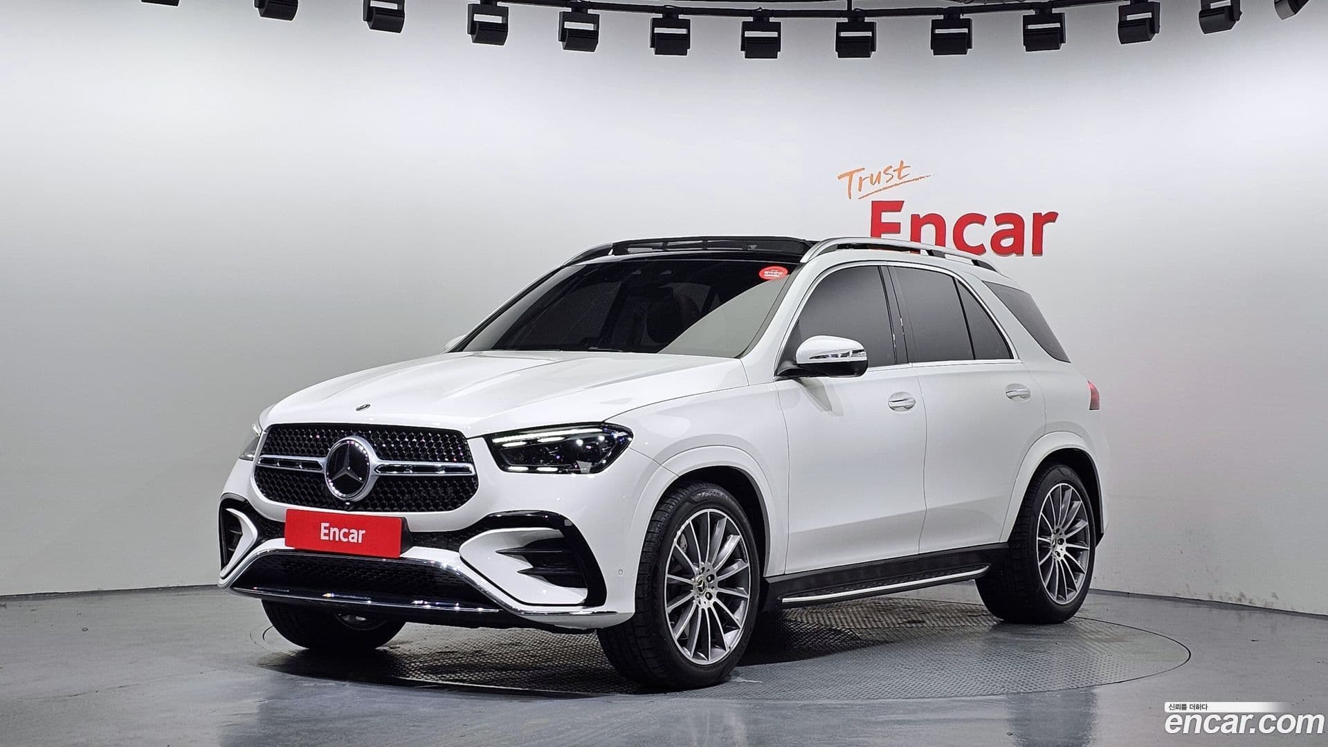 Main__Slider__Photo:GLE-Class Mercedes-Benz 2023.10-0