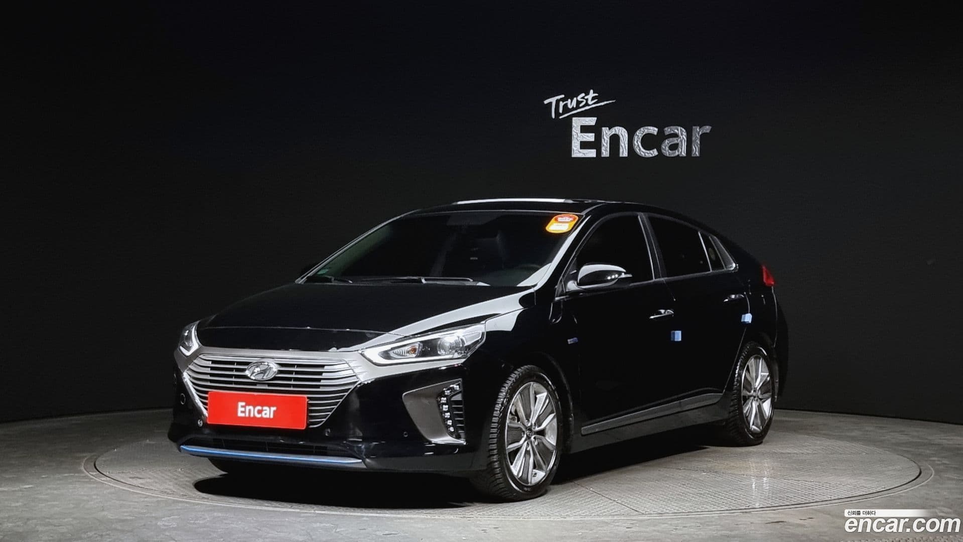 Main__Slider__Photo:Ioniq Hyundai 2017.6-0