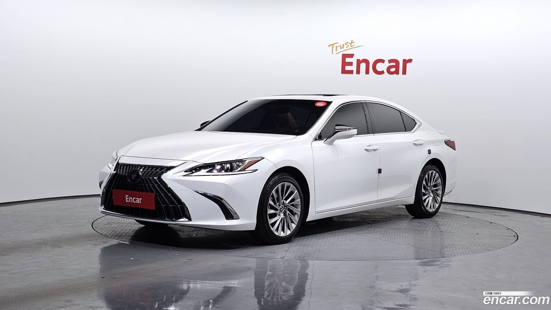 Main__Slider__Photo:ES Lexus 2024.2-0