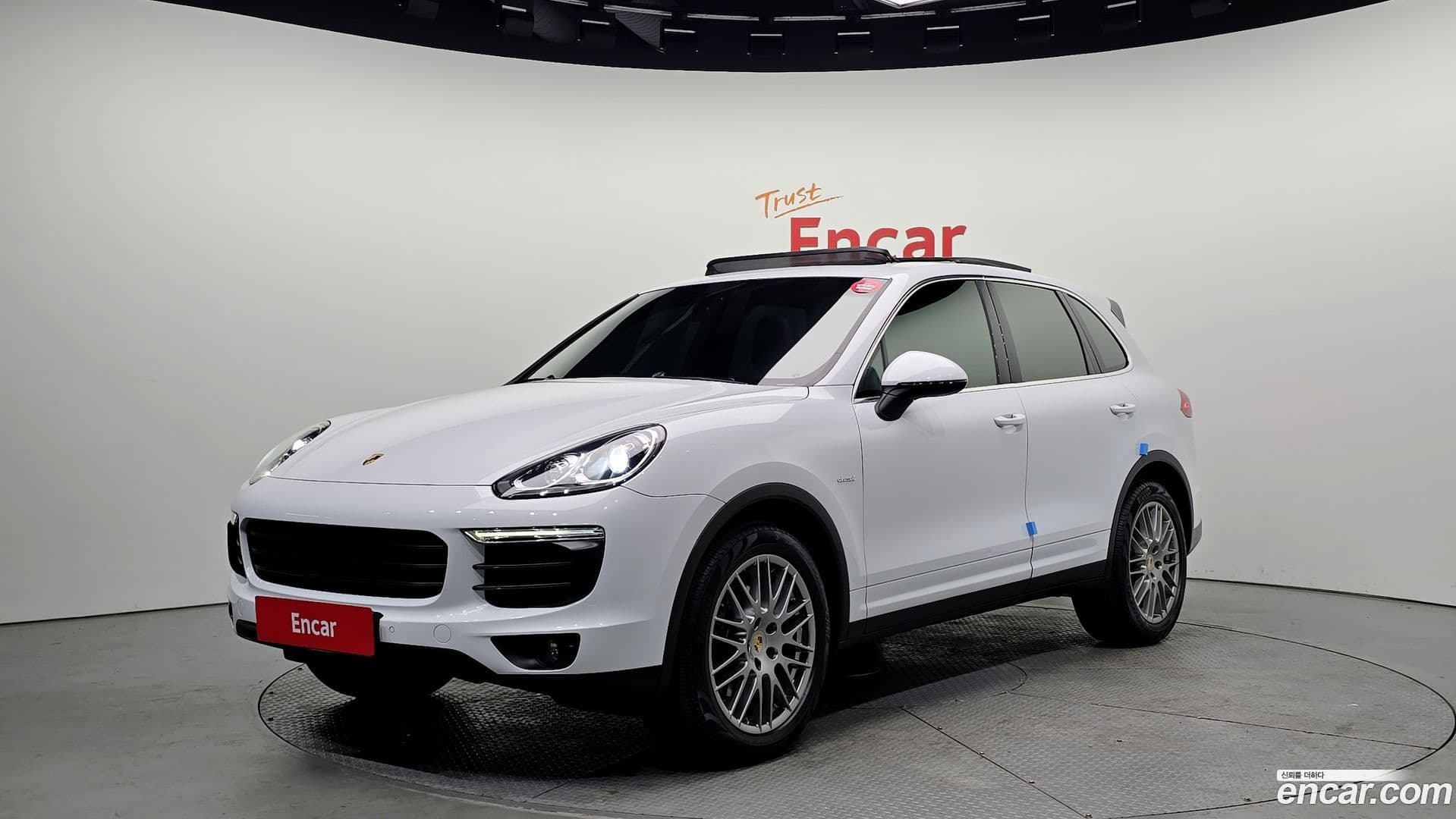 Main__Slider__Photo:Cayenne Porsche 2016.1-0