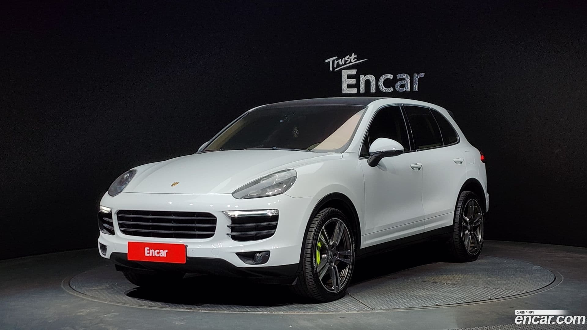 Main__Slider__Photo:Cayenne Porsche 2015.4-0
