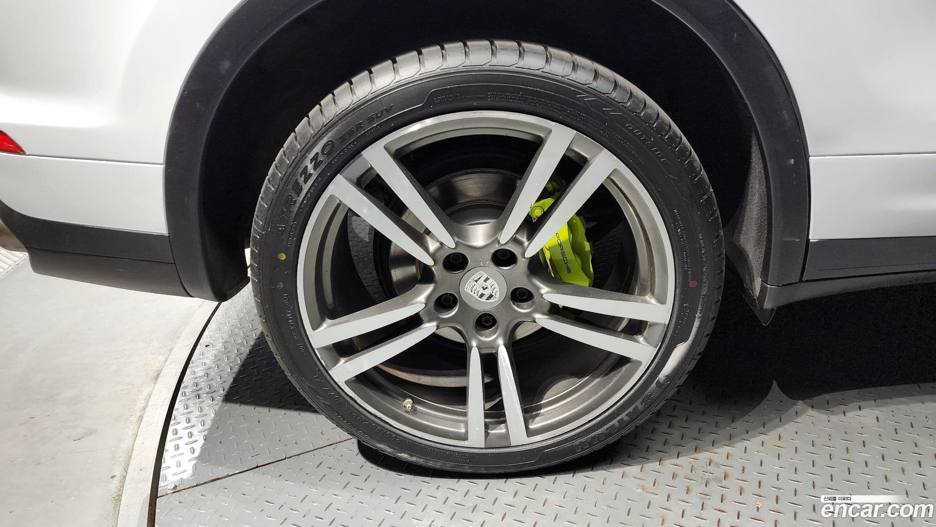 Main__Slider__Photo:Cayenne Porsche 2015.4-4