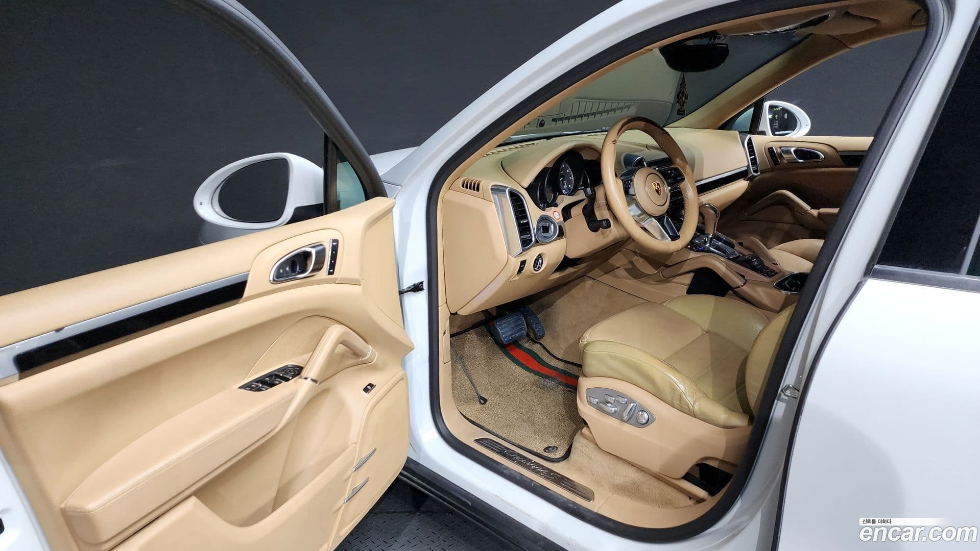 Main__Slider__Photo:Cayenne Porsche 2015.4-9