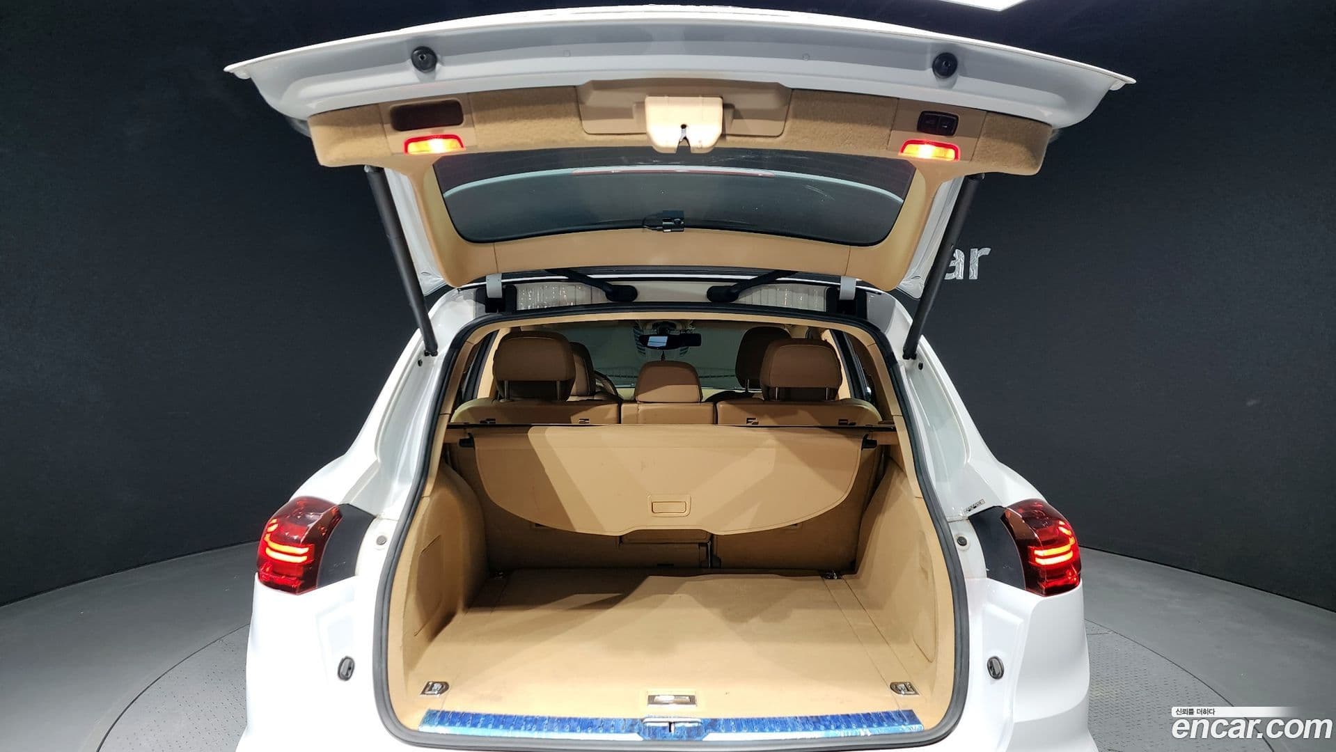 Main__Slider__Photo:Cayenne Porsche 2015.4-19