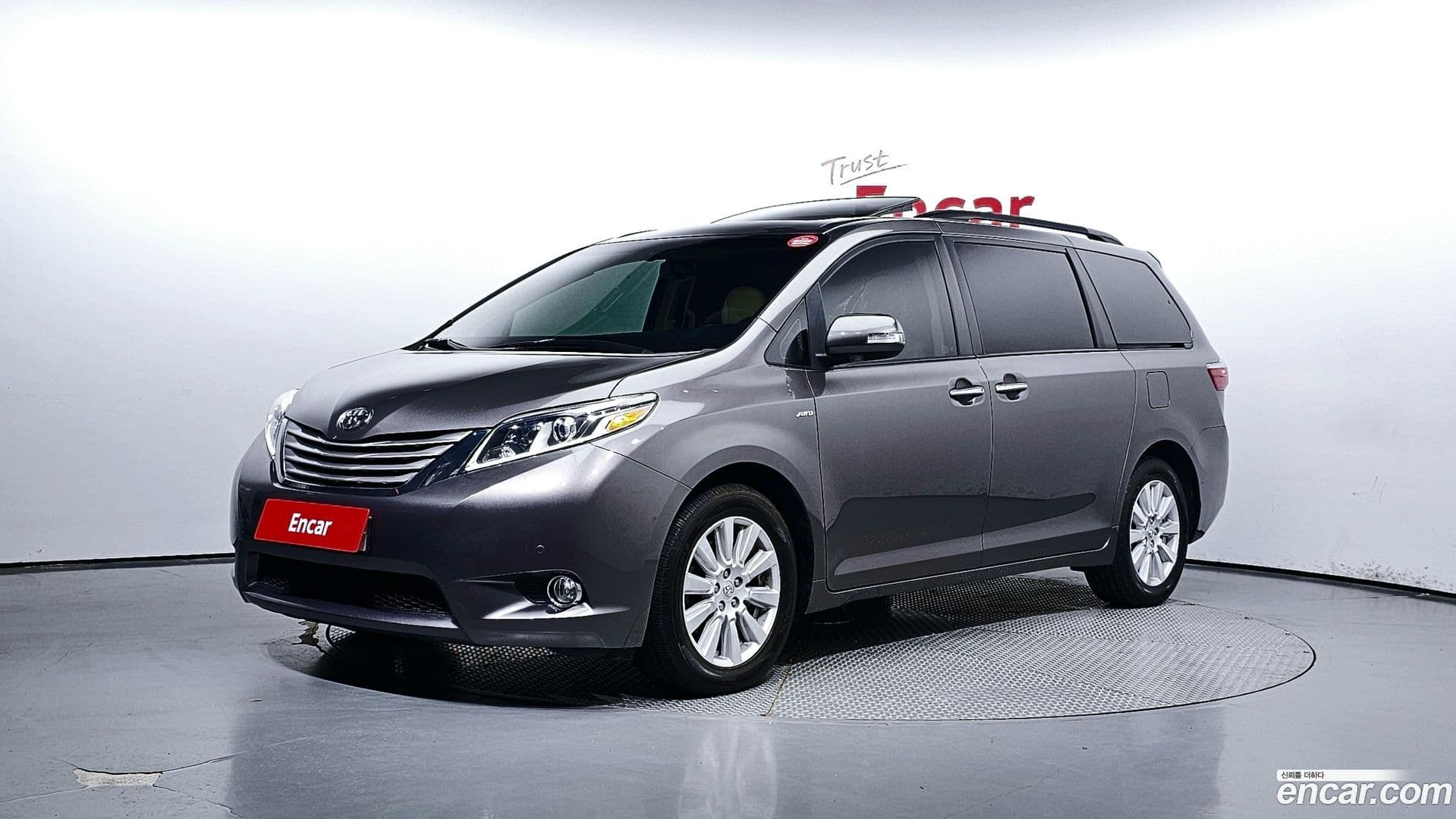 Main__Slider__Photo:Sienna Toyota 2017.2-0
