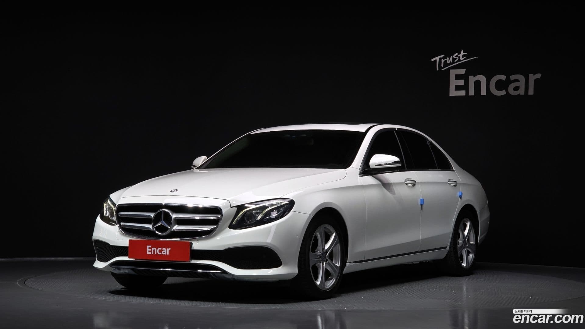 Main__Slider__Photo:E-Class Mercedes-Benz 2017.1-0