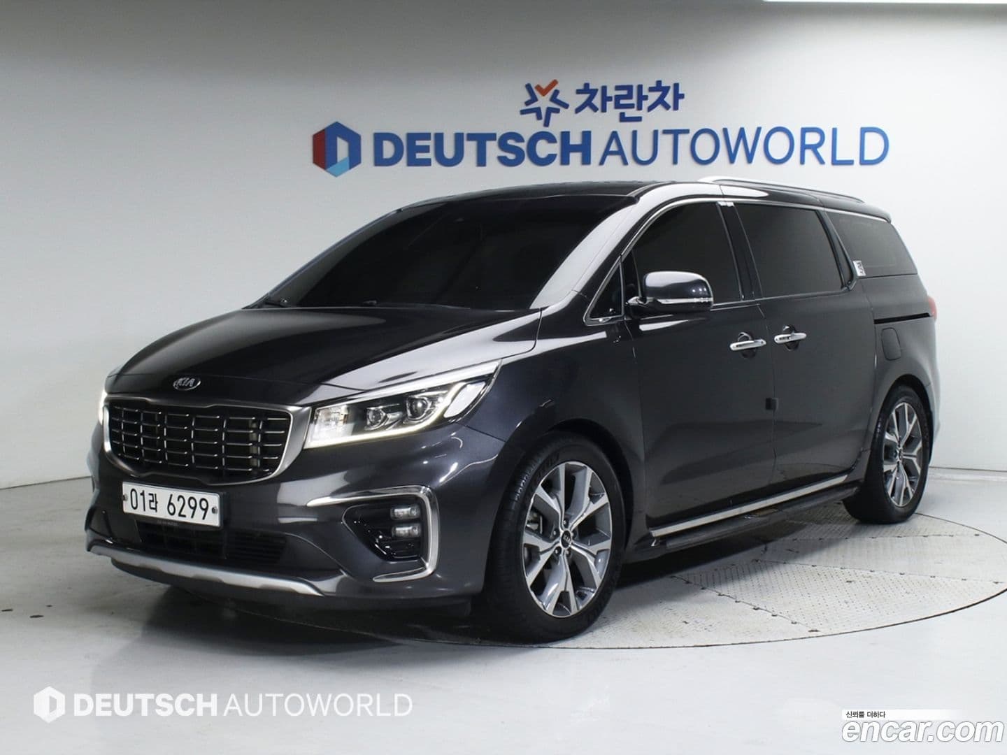 Main__Slider__Photo:Canival Kia 2018.3-0