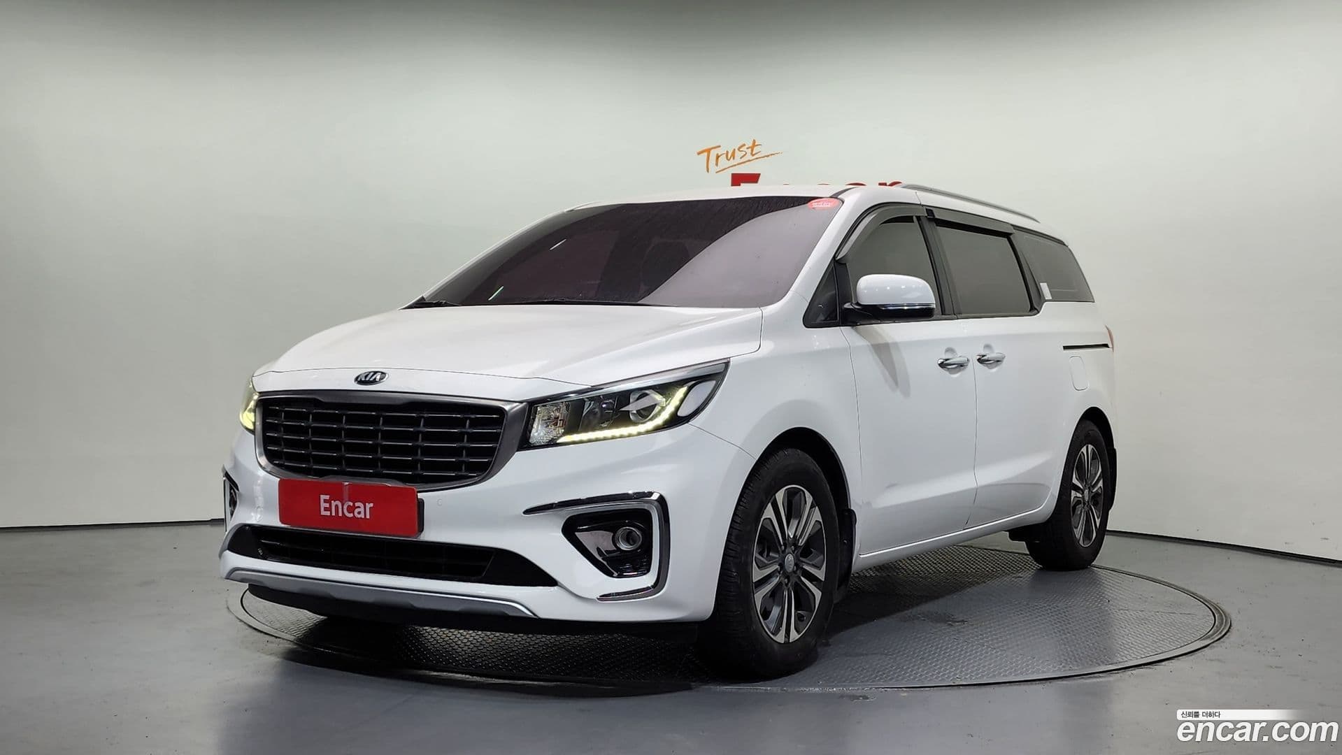 Main__Slider__Photo:Canival Kia 2018.3-0