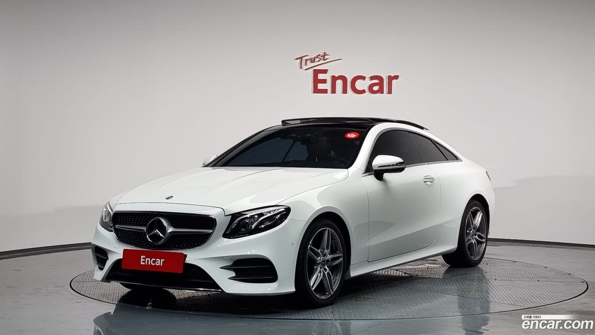 Main__Slider__Photo:E-Class Mercedes-Benz 2018.6-0