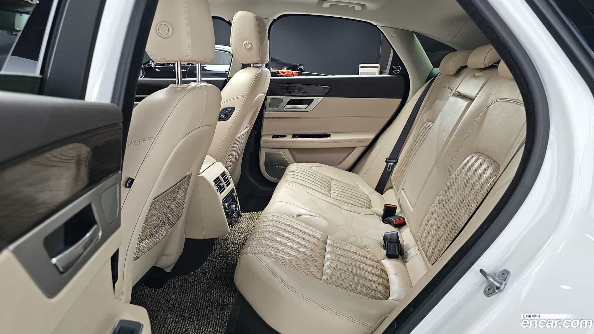 XF Jaguar 2016.6-OPTION-016