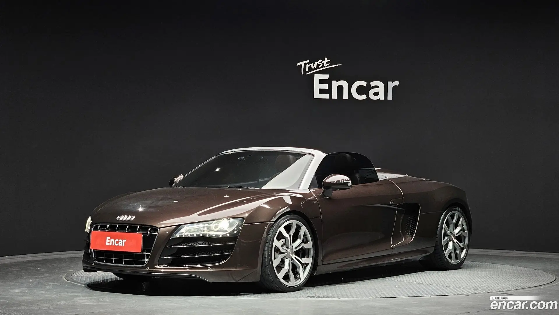 Main__Slider__Photo:R8 Audi 2012.8-0