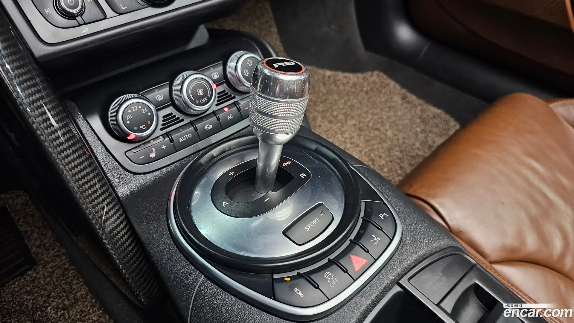 R8 Audi 2012.8-INNER-009