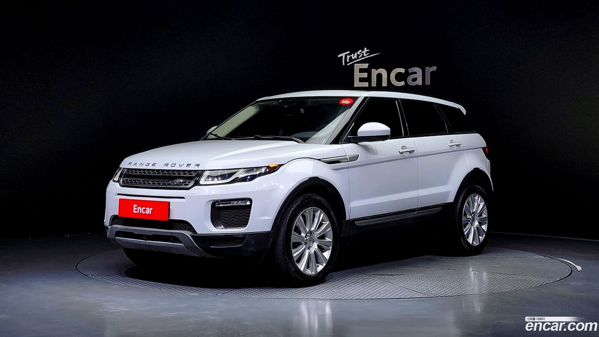 Main__Slider__Photo:Range Rover Evoque Land Rover 2016.8-0