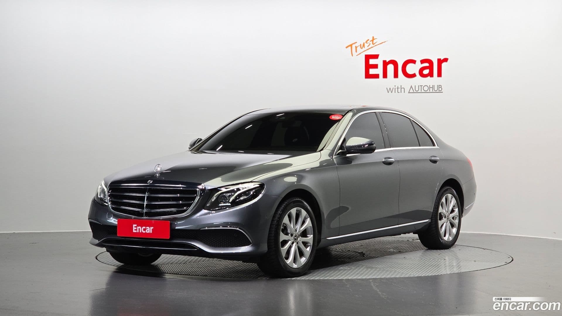 Main__Slider__Photo:E-Class Mercedes-Benz 2020.5-0