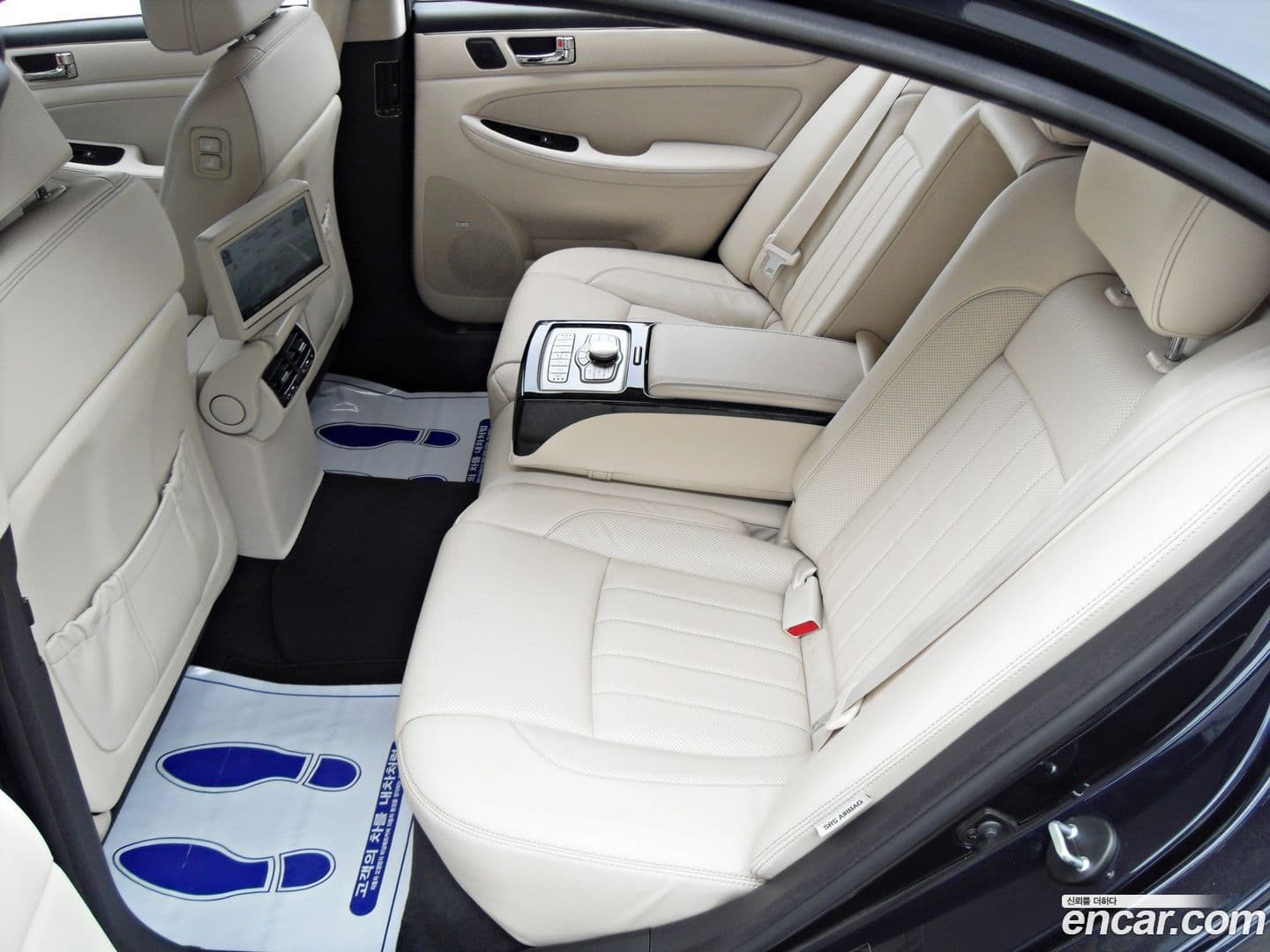 Main__Slider__Photo:Genesis Hyundai 2013.3-0
