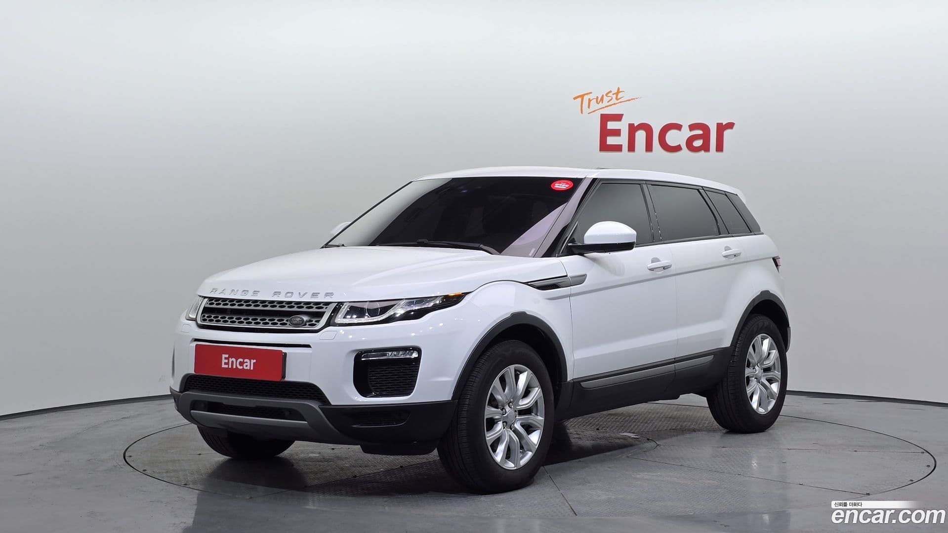 Main__Slider__Photo:Range Rover Evoque Land Rover 2018.9-0