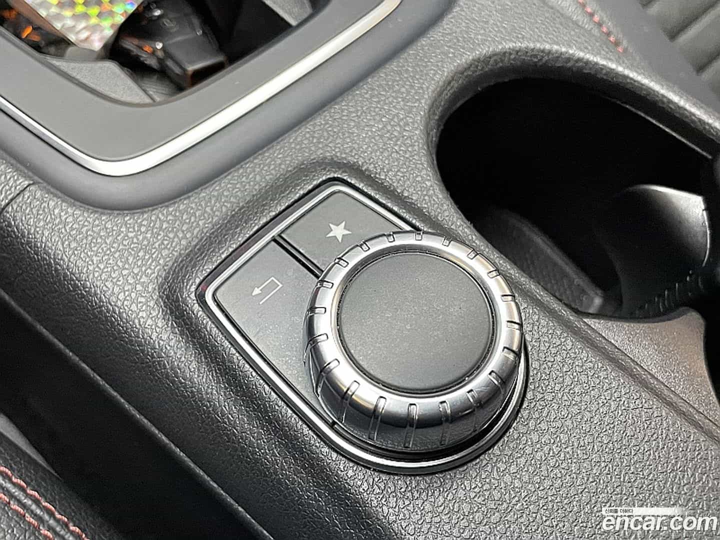 CLA-Class Mercedes-Benz 2018.7-OPTION-021