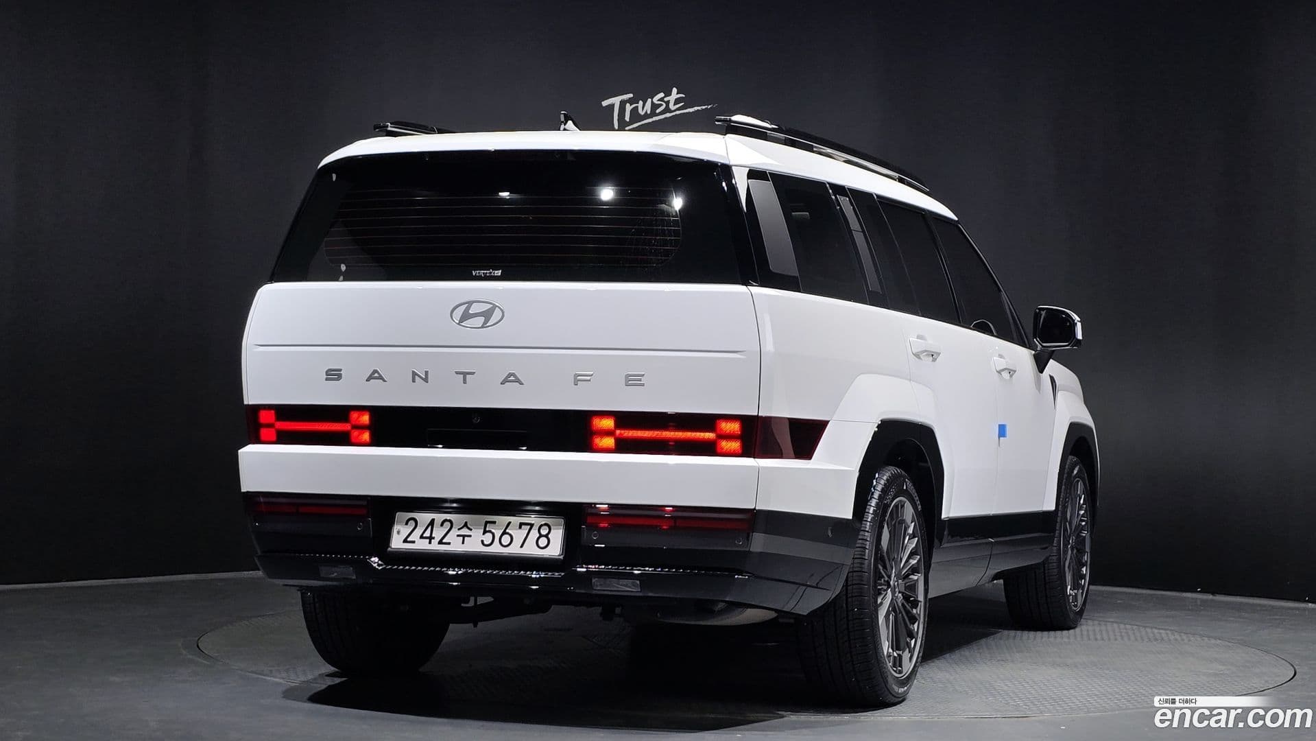 Main__Slider__Photo:Santafe Hyundai 2024.10-0