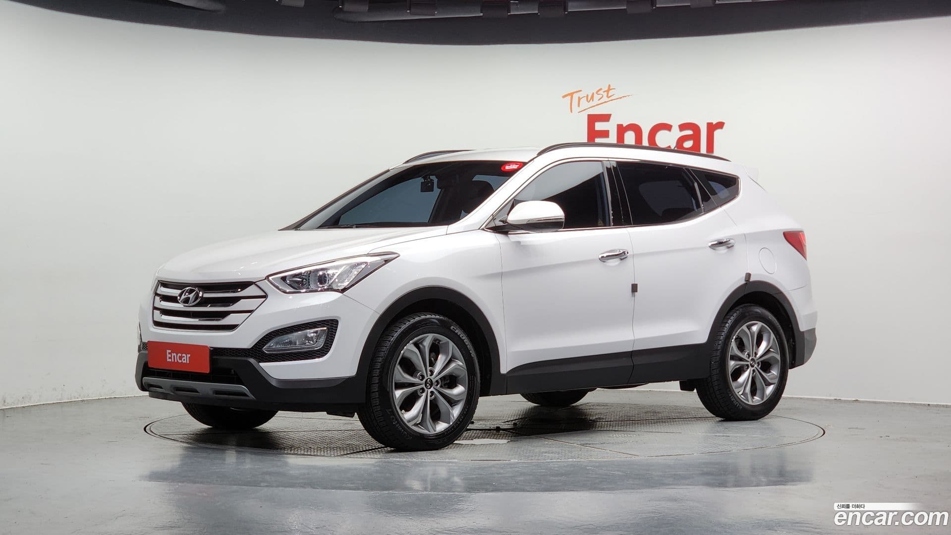 Main__Slider__Photo:Santafe Hyundai 2015.3-0