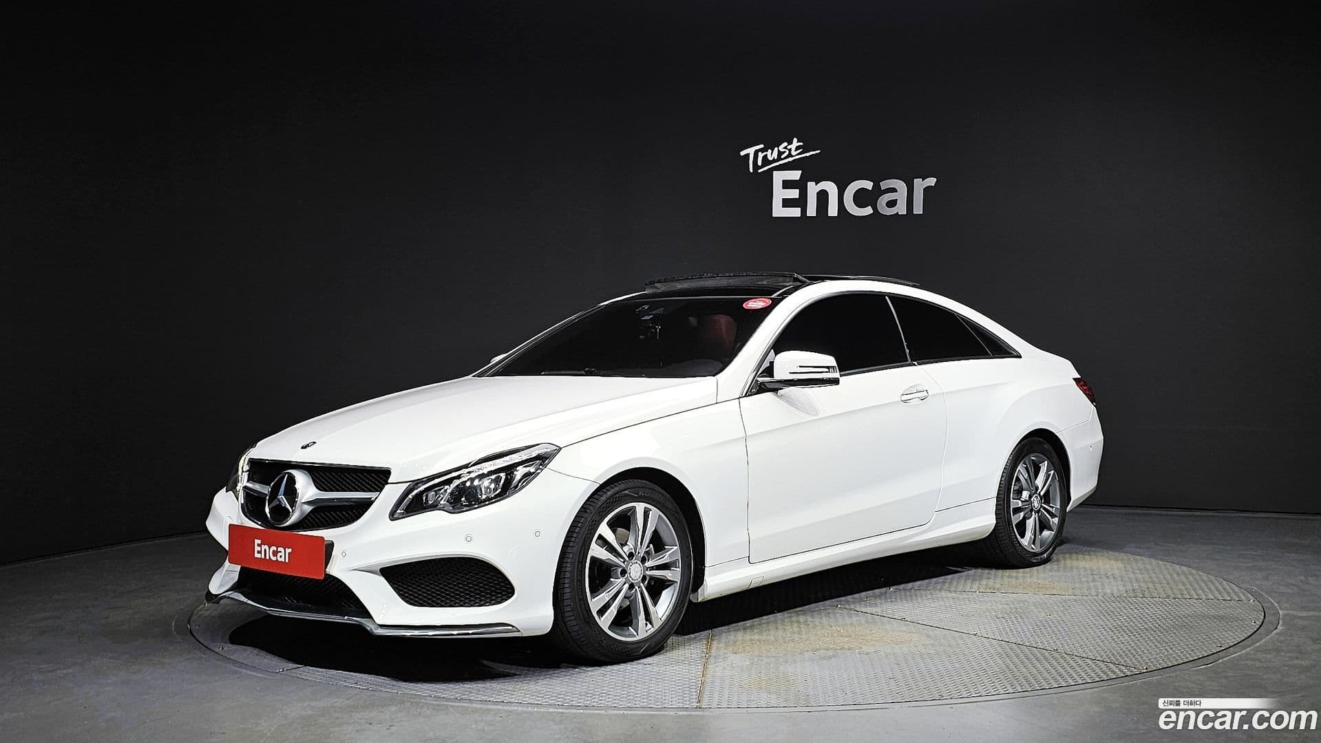 Main__Slider__Photo:E-Class Mercedes-Benz 2015.6-0