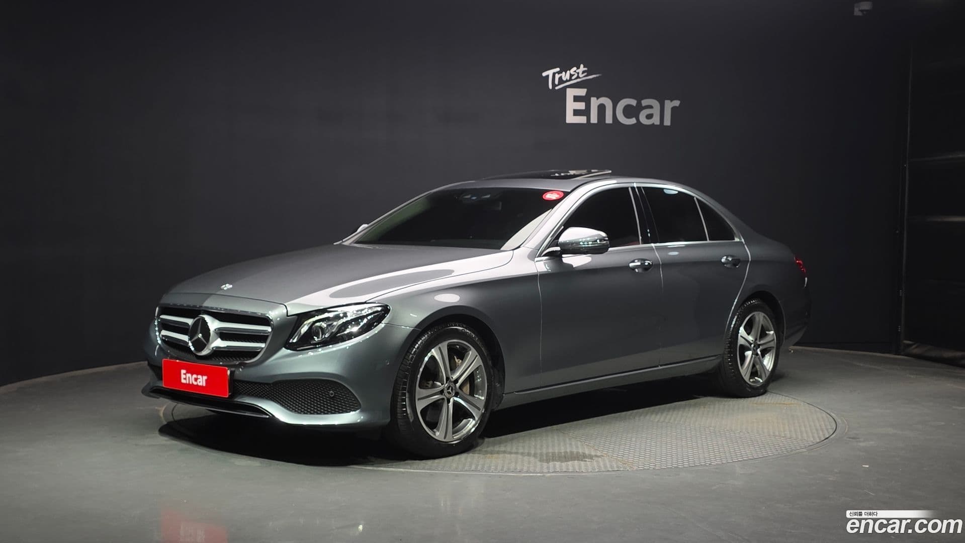 Main__Slider__Photo:E-Class Mercedes-Benz 2020.5-0
