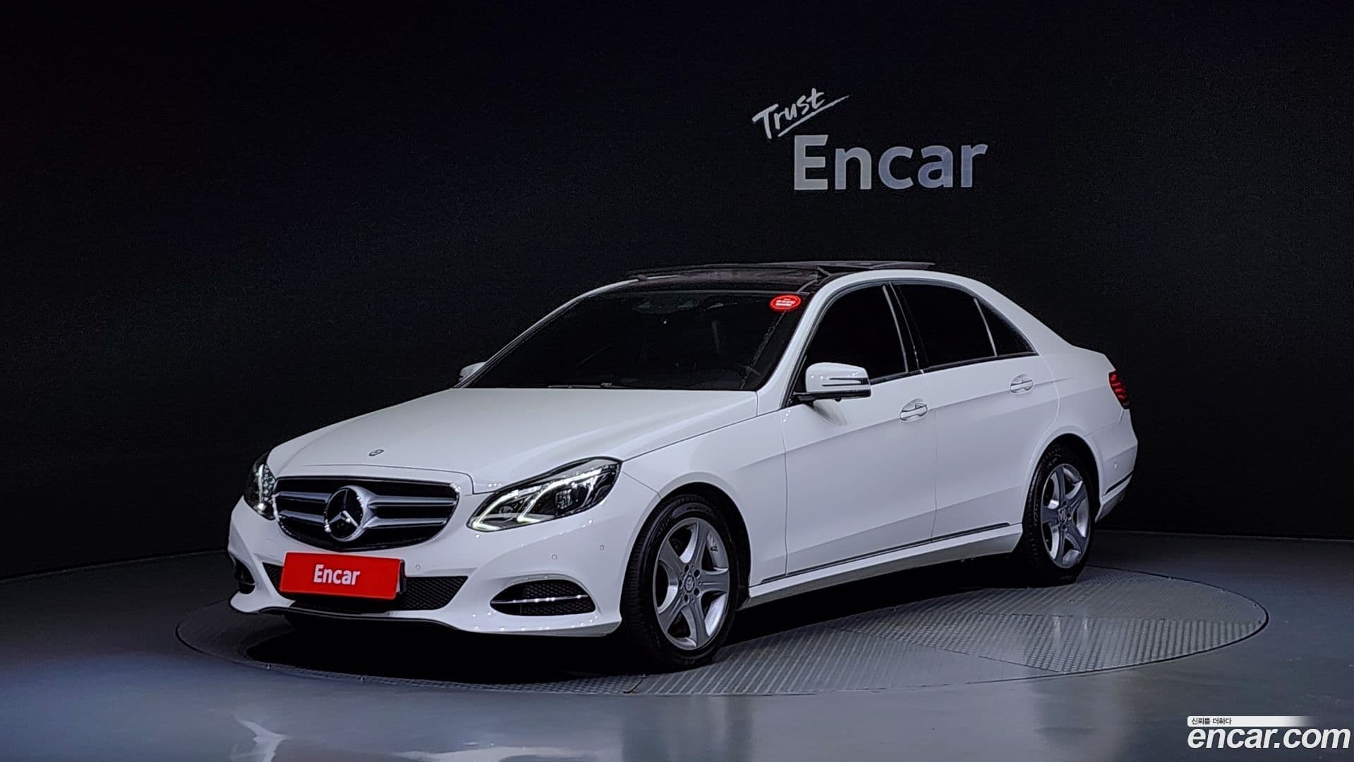 Main__Slider__Photo:E-Class Mercedes-Benz 2013.6-0