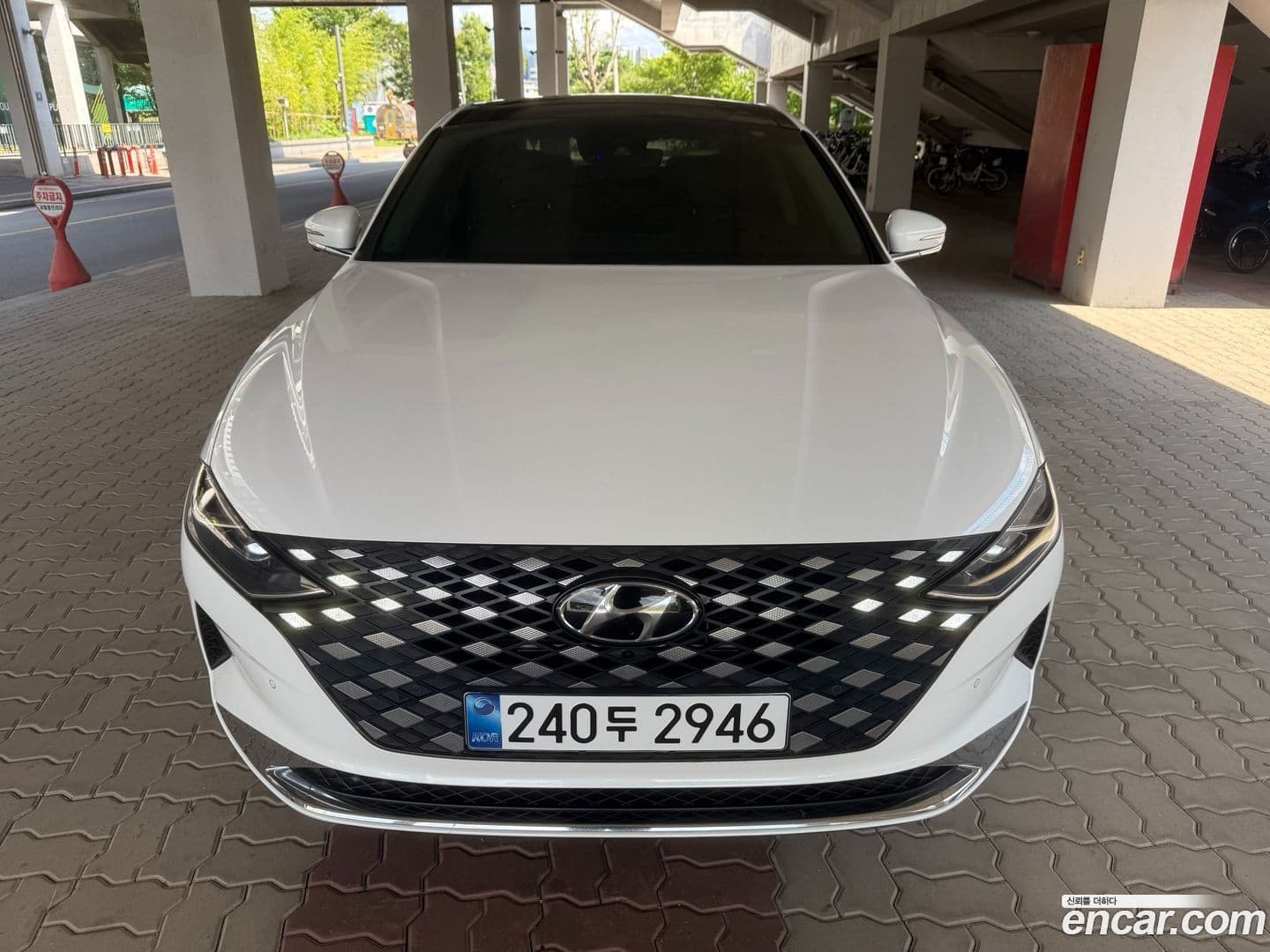 Main__Slider__Photo:Grandeur Hyundai 2022.7-0