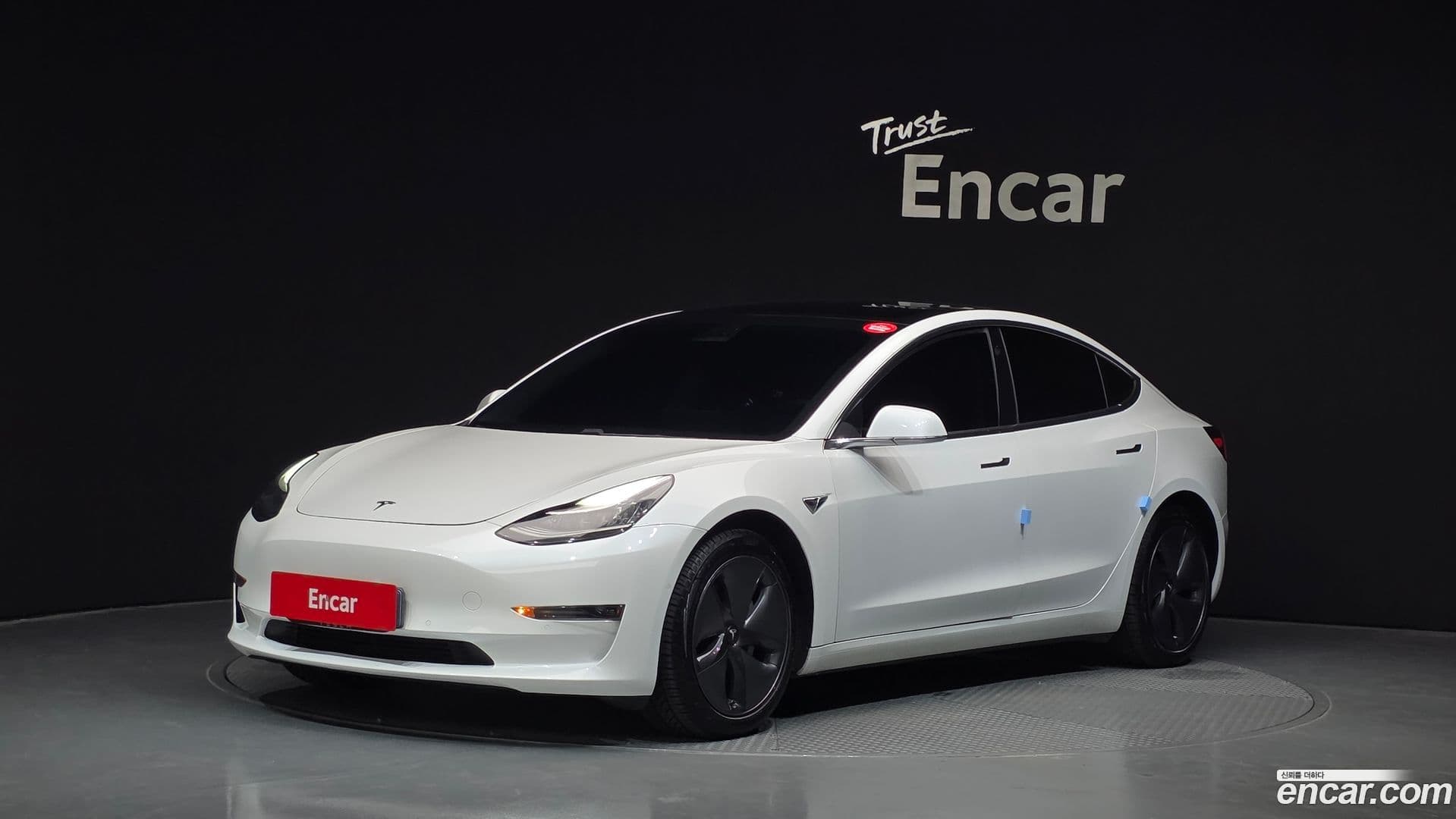 Main__Slider__Photo:Model 3 Tesla 2020.10-0