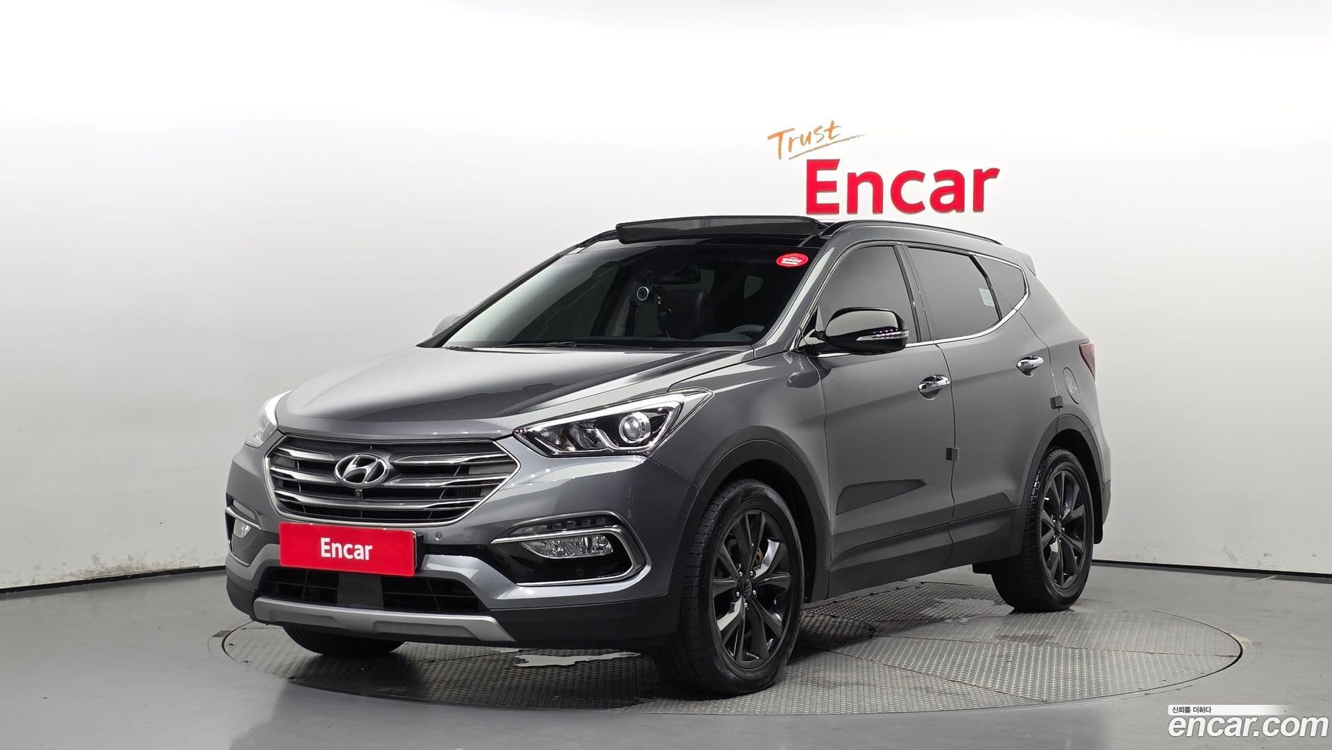 Main__Slider__Photo:Santafe Hyundai 2015.8-0