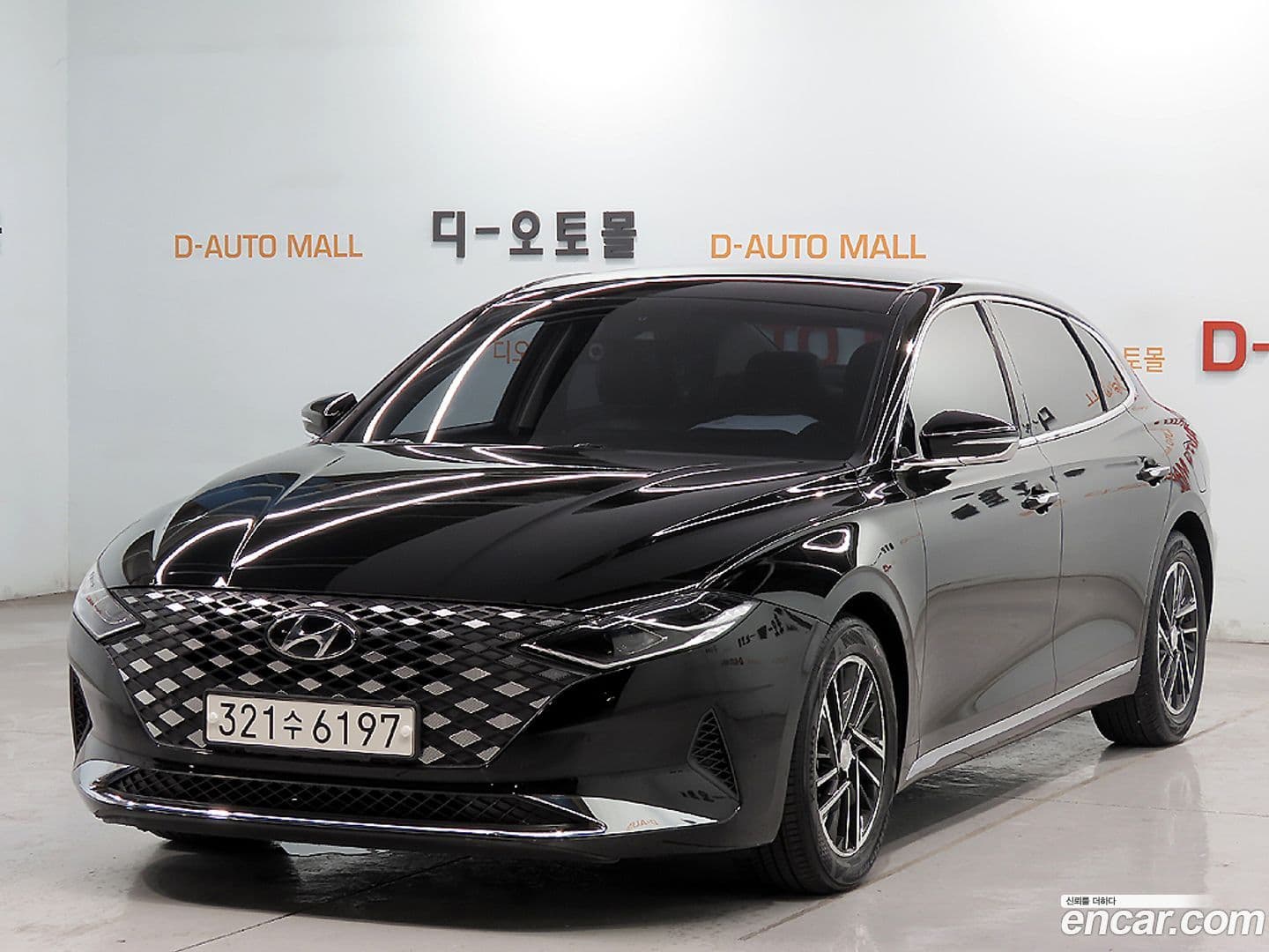 Main__Slider__Photo:Grandeur Hyundai 2020.6-0