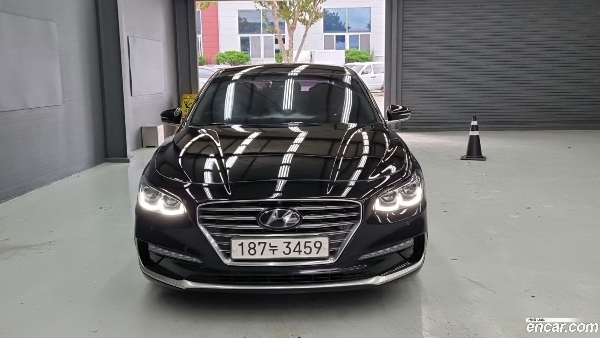 Main__Slider__Photo:Grandeur Hyundai 2019.4-0
