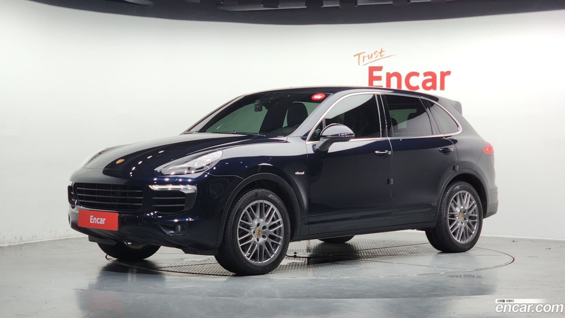 Main__Slider__Photo:Cayenne Porsche 2015.11-0