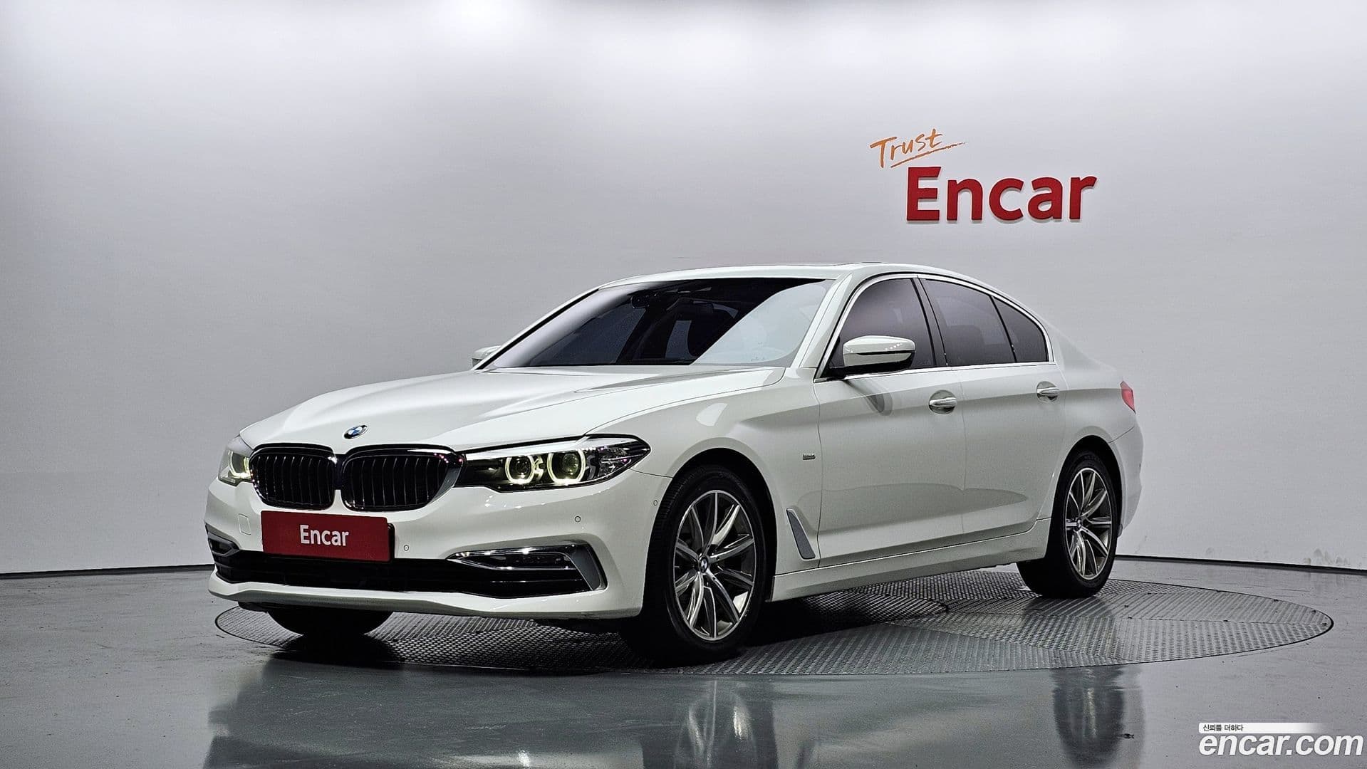 Main__Slider__Photo:5-Series BMW 2018.9-0