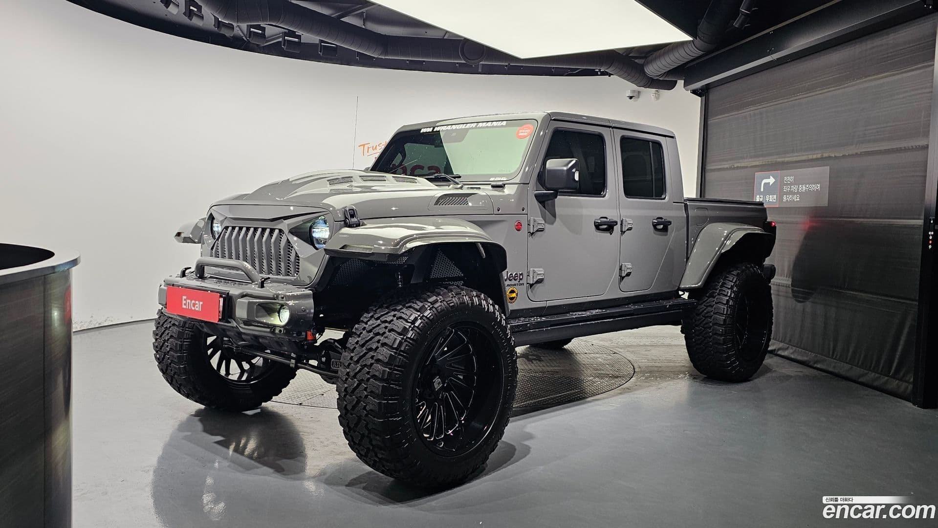 Main__Slider__Photo:Gladiator Jeep 2021.6-0