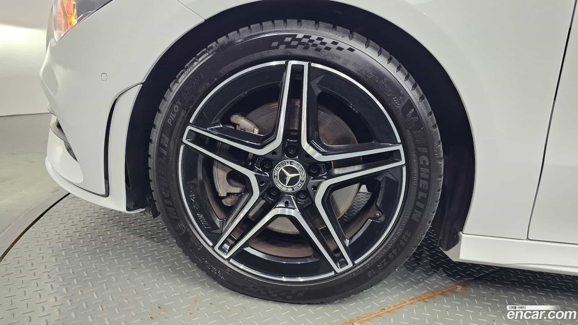 CLA-Class Mercedes-Benz 2022.8-OUTER-005
