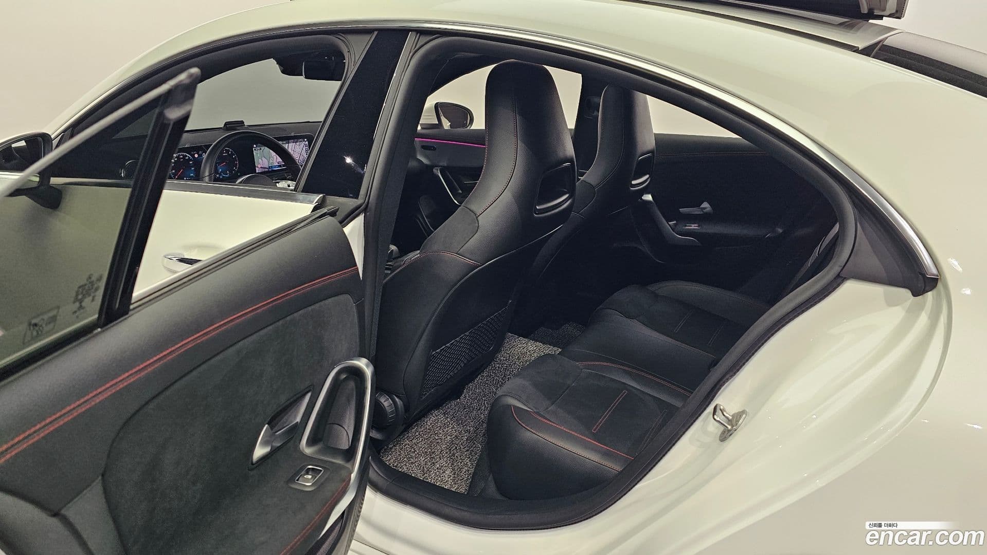 Main__Slider__Photo:CLA-Class Mercedes-Benz 2022.8-10