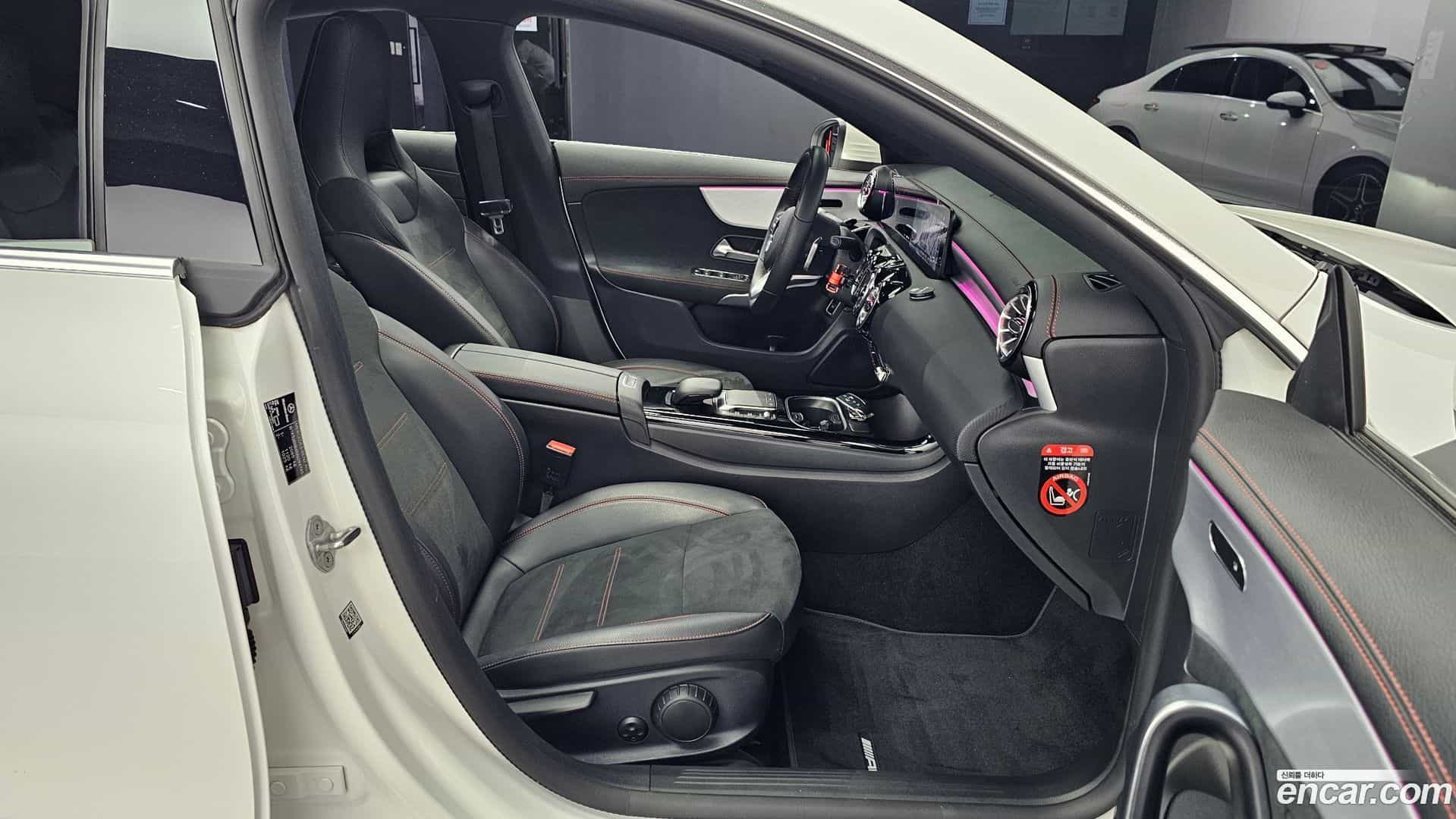 CLA-Class Mercedes-Benz 2022.8-OPTION-016