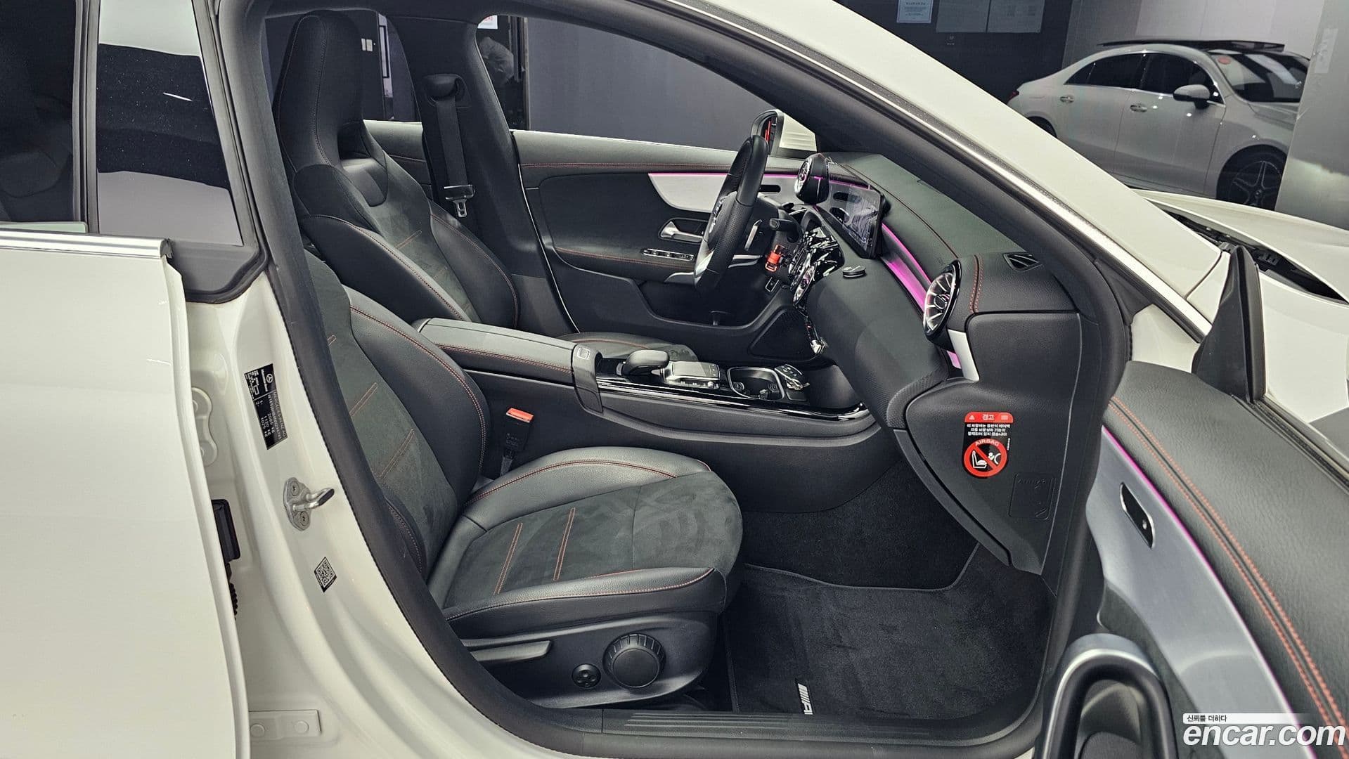 Main__Slider__Photo:CLA-Class Mercedes-Benz 2022.8-11