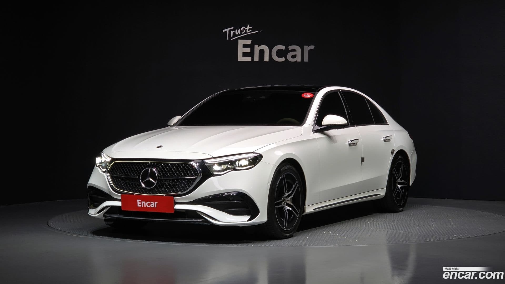 Main__Slider__Photo:E-Class Mercedes-Benz 2024.1-0