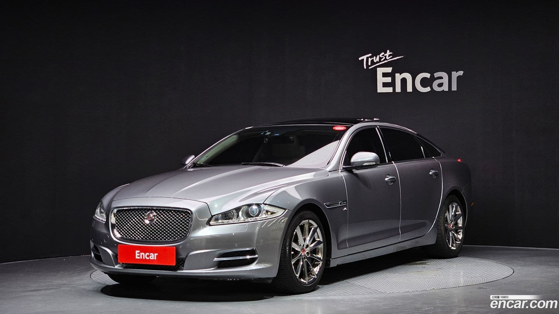 Main__Slider__Photo:XJ Jaguar 2015.5-0