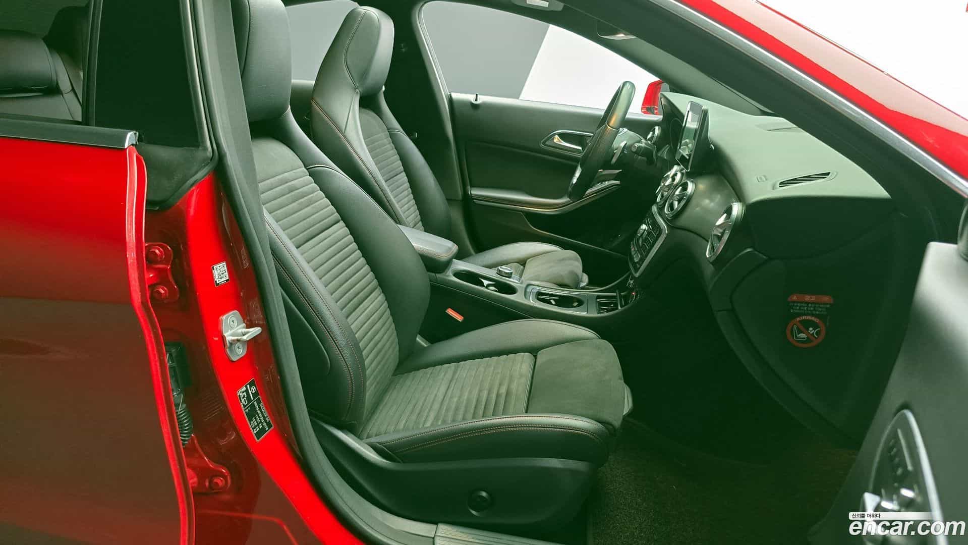 CLA-Class Mercedes-Benz 2018.0-INNER-010