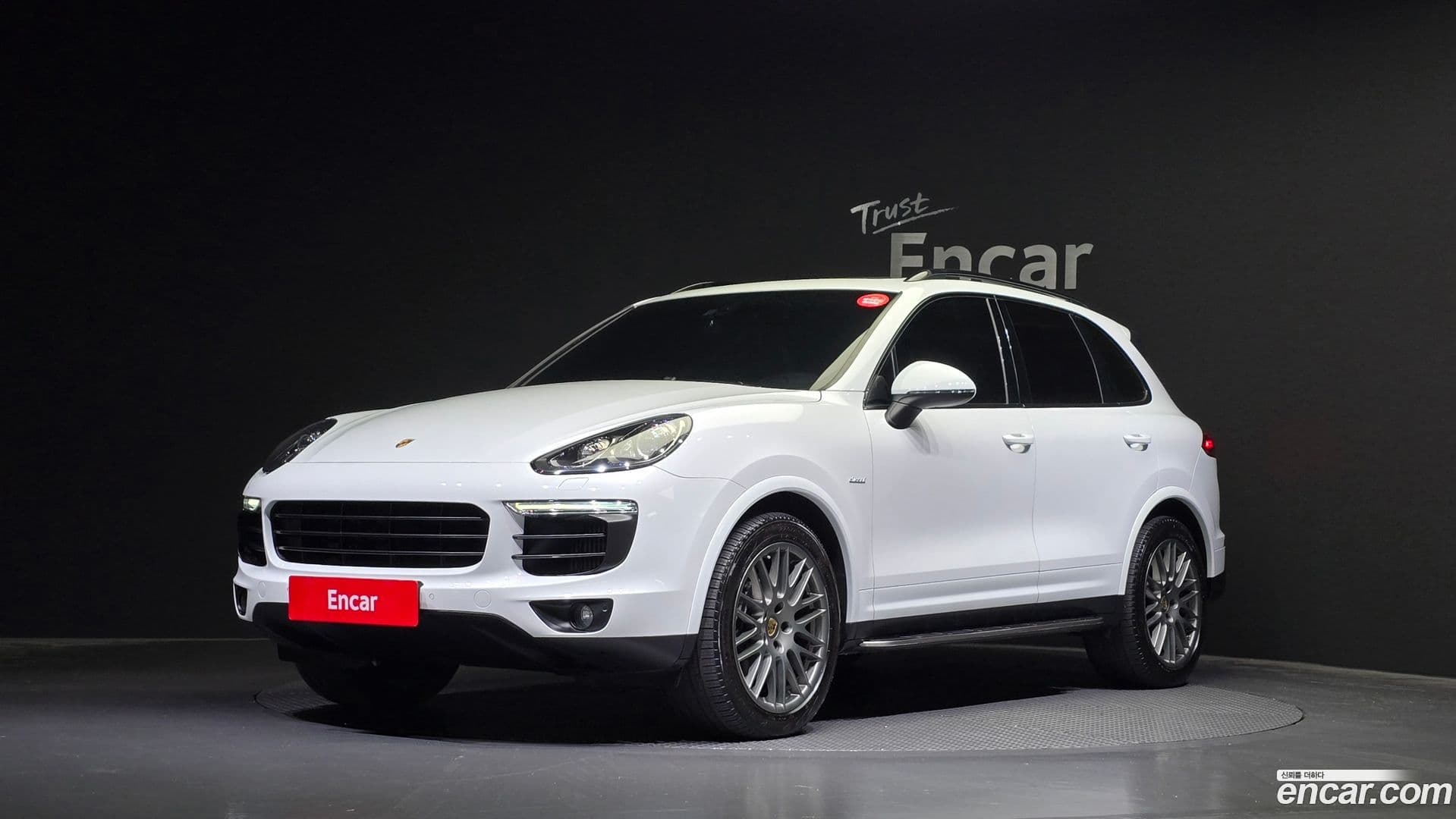 Main__Slider__Photo:Cayenne Porsche 2017.4-0