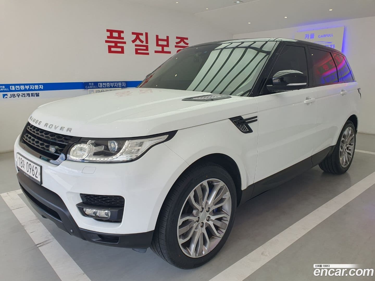 Main__Slider__Photo:Range Rover Sport Land Rover 2015.5-0