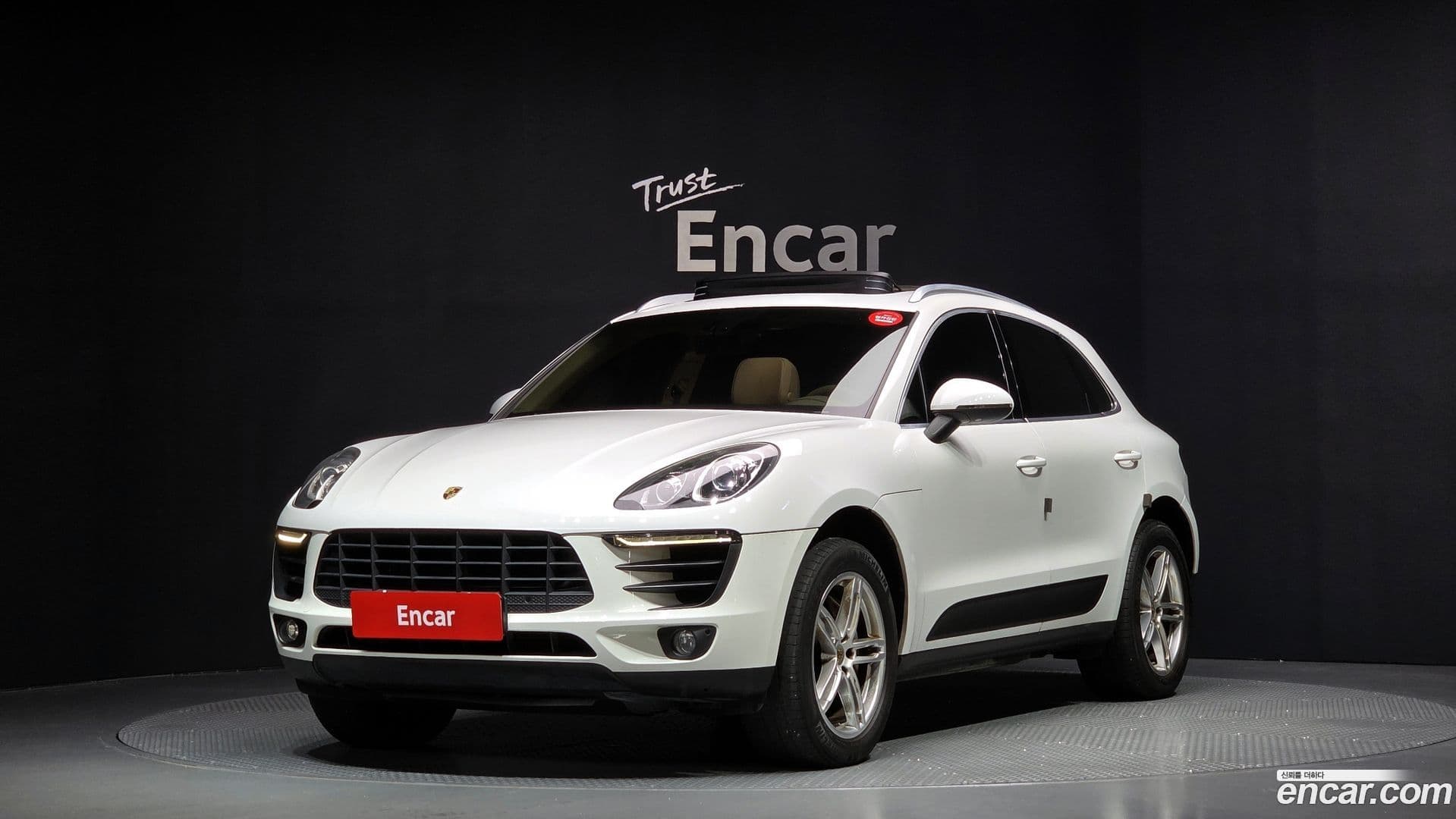 Main__Slider__Photo:Macan Porsche 2014.8-0