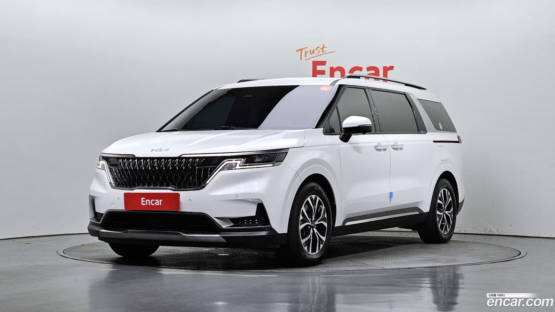Main__Slider__Photo:Canival Kia 2023.4-0